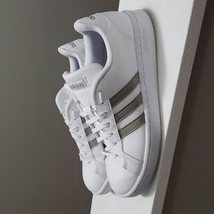 Womens Adidas Grand Court Shoes Size 8, platinum stripes